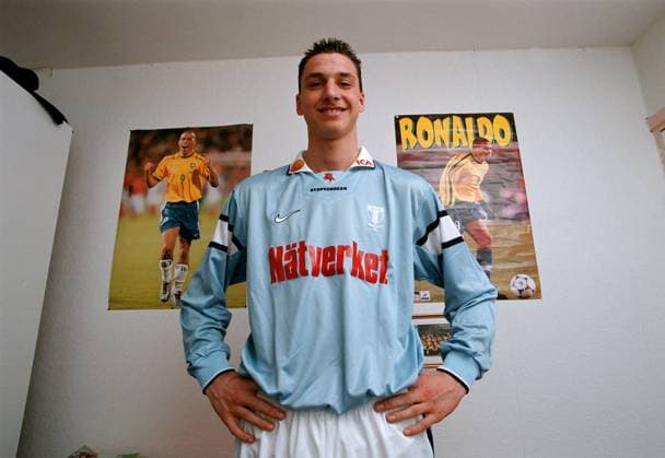 MALMÖ 2000-03-17 Hemma hos Zlatan Ibrahimovic Malmö FF. Zlatan har affischer pa sin idol Ronaldo pa väggen. Malmö Sverige svenska kändisar x2512x Copyright: xKristerxHansson Aftonbladet TTx