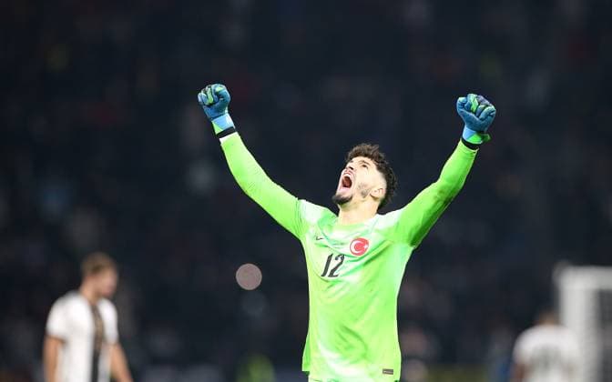 Bilder des Jahres 2023, Sport 11 November Sport Themen der Woche KW46 Sport Bilder des Tages 18.11.2023, Fussball, Länderspiel, Testspiel 2023 24, Deutschland - Türkei, im Olympiastadion Berlin. Torwart Altay Bayindir (Türkei) jubelt