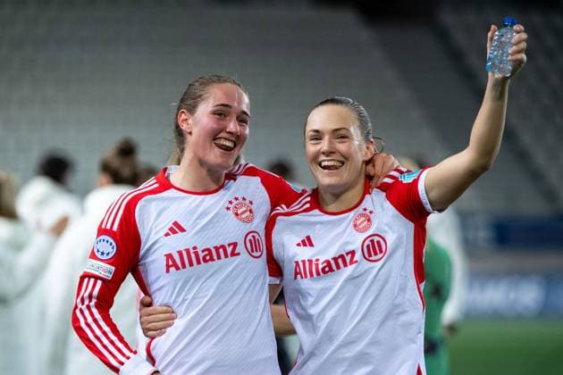 Bilder des Jahres 2023, Sport 11 November Sport Themen der Woche KW47 Sport Bilder des Tages Sydney Lohmann (FC Bayern Muenchen, 12), 5h jubeln ueber den Sieg, FRA, Paris Saint Germain (PSG) vs FC Bayern Muenchen (FCB), Fussball UEFA Womens Champions League, Gruppenphase 2. Spieltag Gruppe C, Saison 2023 2024, 23.11.2023 FRA, Paris Saint Germain (PSG) vs FC Bayern Muenchen (FCB), Fussball UEFA Womens Champions League, Gruppenphase 2. Spieltag Gruppe C, Saison 2023 2024, 23.11.2023 Paris Copyright: xEibner-Pressefoto Memmlerx EP_MMR