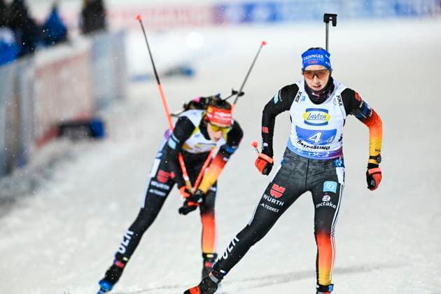 Bilder des Jahres 2023, Sport 11 November Sport Themen der Woche KW48 Sport Bilder des Tages ÖSTERSUND 20231129 Tysklands Franziska Preuss gar in pa sista varvet efter växling fran Vanessa Voigt under damernas stafett 4x6 km under världscupen i skidskytte pa Östersunds skidstadion. ÖSTERSUND SVERIGE x10050x