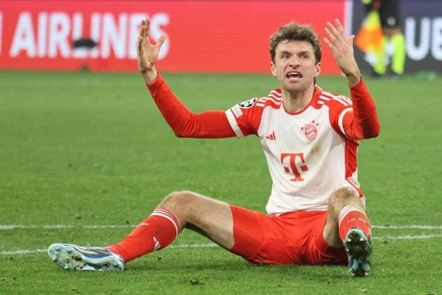 Bilder des Jahres 2023, Sport 11 November Sport Themen der Woche KW48 25 Thomas Mueller (FCB) am Boden, reklamiert, protestiert, nach Schiedsrichter Entscheidung, Fussball UEFA Champions League FC Bayern Muenchen - FC Kopenhagen Allianz Arena 29.11.2023 FOTO: Mladen Lackovic LakoPress