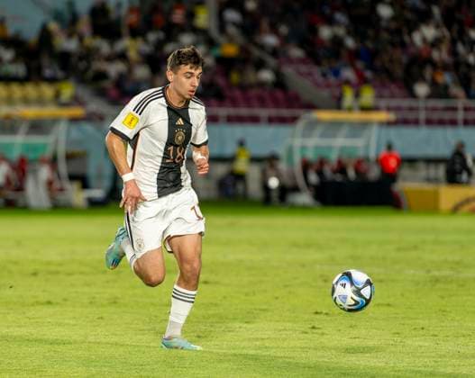 02.12.2023, Fussball U-17-Weltmeisterschaft 2023, Finale: Deutschland - Frankreich, im Manahan Stadium (Surakarta). Bilal Yalcinkaya (Deutschland) am Ball