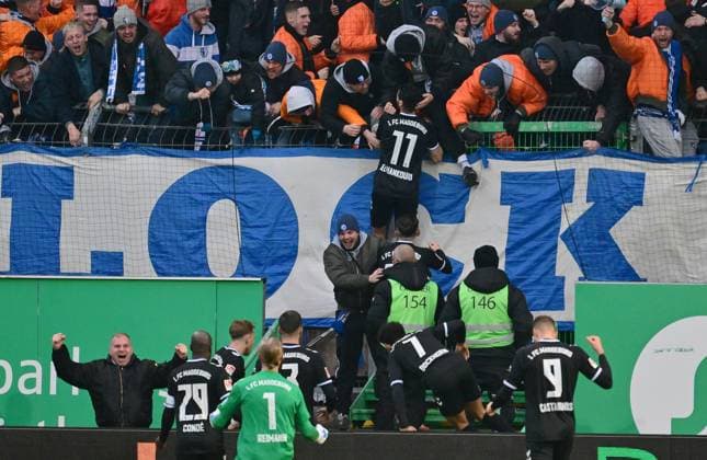 Bilder des Jahres 2023, Sport 12 Dezember Sport Themen der Woche KW49 09.12.2023 - Fussball - Saison 2023 2024 - 2. Fussball - Bundesliga - 16. Spieltag: SpVgg Greuther Fürth ( Kleeblatt ) - 1. FC Magdeburg FCM - Sportfoto Zink MeZi - xmexzix - DFL regulations prohibit any use of photographs as image sequences and or quasi-video - only for editorial use - Torjubel Jubel Freude nach Treffer Tor Torschuß zum 1:1 durch Mo Mohammed El Hankouri (11, FC Magdeburg )