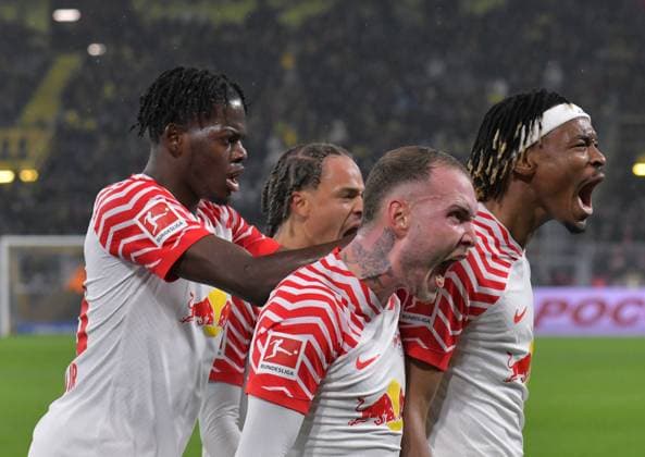 Bilder des Jahres 2023, Sport 12 Dezember Sport Themen der Woche KW49 Sport Bilder des Tages 09.12.2023, xblx, Fussball 1.Bundesliga, Borussia Dortmund - RB Leipzig emspor, v.l. 09.12.2023, xblx, Fussball 1.Bundesliga, Borussia Dortmund - RB Leipzig emspor, v.l. celebrate the goal, Torjubel , Jubel, jubeln, jubelt, , Goal scored, Tor zum 0:1, Ramy Bensebaini (Borussia Dortmund), eigentor, Castello Lukeba (RB Leipzig), Xavi Simons (RB Leipzig), David Raum (RB Leipzig), Mohamed Simakan (RB Leipzig) (DFL DFB REGULATIONS PROHIBIT ANY USE OF PHOTOGRAPHS as IMAGE SEQUENCES and or QUASI-VIDEO) Dortmund