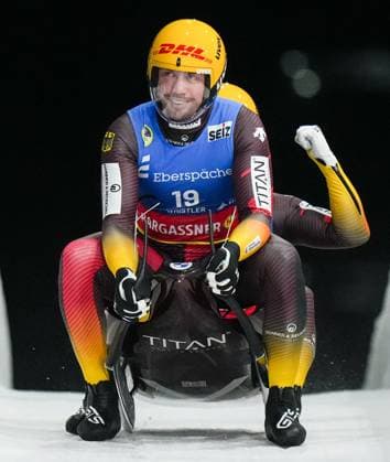 Bilder des Jahres 2023, Sport 12 Dezember Sport Themen der Woche KW50 Sport Bilder des Tages December 15, 2023, WHISTLER, BC, CANADA: Tobias Wendl and Tobias Arlt, of Germany, celebrate after racing to a first place finish during a men s doubles luge World Cup event in Whistler, B.C., on Friday, December 15, 2023. Canada News - December 15, 2023 - ZUMAc35_ 20231215_zaf_c35_131 Copyright: xDarrylxDyckx