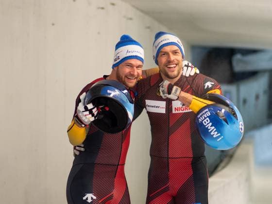 Bilder des Jahres 2023, Sport 12 Dezember Sport Themen der Woche KW50 Sport Bilder des Tages Johannes Lochner, Georg Fleischhauer (Deutschland) jubeln im Ziel ueber den Sieg, AUT, IBSF BMW Bob Weltcup Innsbruck, Zweierbob Rennen Herren, 16.12.2023 AUT, IBSF BMW Bob Weltcup Innsbruck, Zweierbob Rennen Herren, 16.12.2023 Innsbruck Igls Copyright: xEibner-Pressefoto Memmlerx EP_MMR