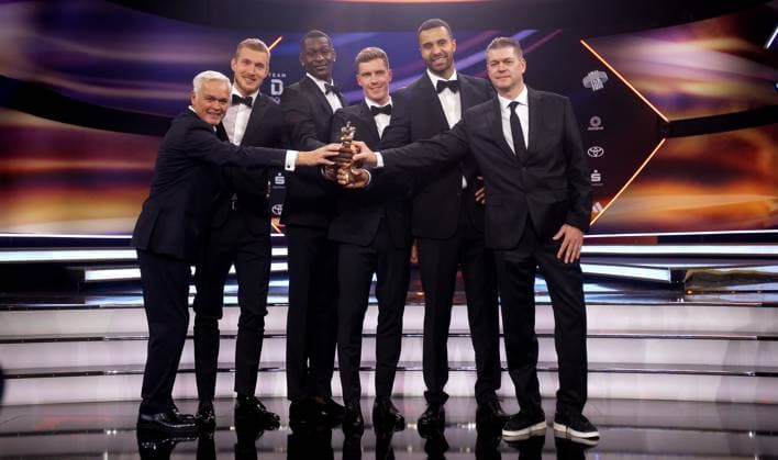 Bilder des Jahres 2023, Sport 12 Dezember Sport Themen der Woche KW50 Sport Bilder des Tages Baden-Baden , Sportler des Jahres 2023 , Team basketball , Mannschaft des Jahres , von links: Armin Andres ( Vize-Präsident ) Niels Giffey Isaac Bonga Andreas Obst Johannes Thiemann Klaus perwas ( Co-Trainer )