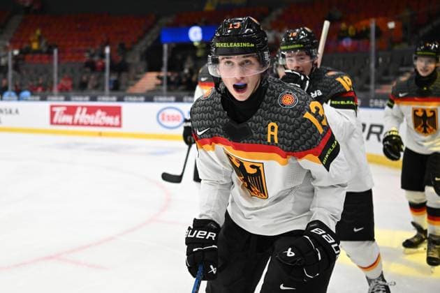 Bilder des Jahres 2023, Sport 12 Dezember Sport Themen der Woche KW52 Sport Bilder des Tages GOTHENBURG, SWEDEN 20231227 Germany s 13 Oswald Veit celebrates after scoring 3-3 during the IIHF World Junior Championship group A Ice hockey, Eishockey match between Finland and Germany at Scandinavium in Gothenburg, Sweden December 27, 2023. GOTHENBURG SWEDEN x9200x