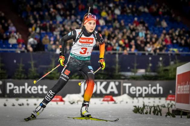 Bilder des Jahres 2023, Sport 12 Dezember Sport Themen der Woche KW52 Sport Bilder des Tages bett1.de WTC Biathlon auf Schalke, 28.12.2023 Karla Gehrmann (Talent Team Challenge 2023 Team Deutschland 2) bei der bett1.de WTC Biathlon auf Schalke am 28.12.2023 in der Veltins-Arena in Gelsenkirchen (Deutschland). Copyright: xBEAUTIFULxSPORTS LeahxKohringx