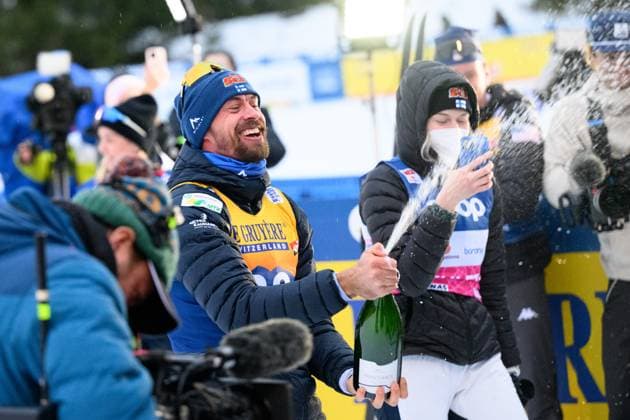 Bilder des Jahres 2023, Sport 12 Dezember Sport Themen der Woche KW52 Sport Bilder des Tages 231231 Perttu Hyvarinen of Finland celebrates after men s cross country skiing 10 km classic technique interval start during Tour de Ski on December 31, 2023 in Toblach. Photo: Mathias Bergeld BILDBYRAN kod MB MB0818 skidor cross-country skiing langrenn världscupen fis cross country world cup klassisk stil classic technique sverige bbeng tour de ski jubel Copyright: MATHIASxBERGELD BB231231MB267