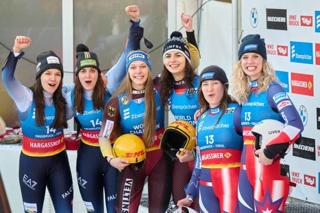 Bilder des Jahres 2024, Sport 01 Januar Sport Themen der Woche KW02 Innsbruck, Österreich 13.- 14.. Januar 2024: Eberspächer Rennrodel Weltcup - 2023 2024 - 13.01.2024 Im Bild: Flowerzeremonie v.lks. Andrea Voetter Marion Oberhofer (ITA), Jessica Degenhardt Cheyenne Rosenthal (GER), Chevonne Chelsea Forgan Sophia Kirkby (USA) Olympia Eiskanal Igls Südtirol Copyright: xFotostandx xWassmuthx