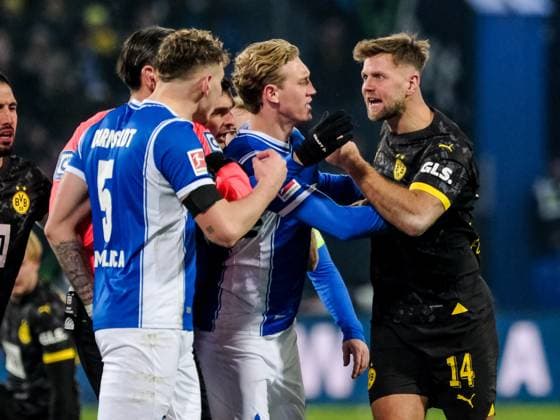 Sport Bilder des Tages Auseinandersetzung zwichen Matej Maglica (SV Darmstadt 98, 05) und Niclas Fuellkrug (Borussia Dortmund, 14), GER, SV Darmstadt 98 vs. Borussia Dortmund, Fussball, Bundesliga, 17. Spieltag, Saison 2023 24, 13.01.2024 DFL REGULATIONS PROHIBIT ANY USE OF PHOTOGRAPHS AS IMAGE SEQUENCES AND OR QUASI-VIDEO GER, SV Darmstadt 98 vs. Borussia Dortmund, Fussball, Bundesliga, 17. Spieltag, Saison 2023 24, 13.01.2024 Darmstadt Copyright: xEibner-Pressefoto FlorianxWieganx EP_FWD