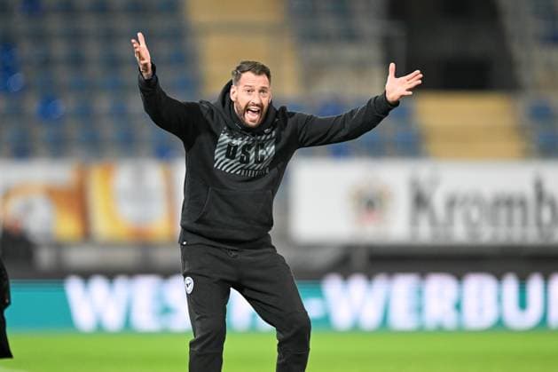 Sport Bilder des Tages 3. Liga - Arminia Bielefeld - SSV Ulm am 24.01.2024 in der SchücoArena in Bielefeld Trainer Michel Kniat (Bielefeld) unzufrieden, enttäuscht, enttaeuscht, niedergeschlagen.