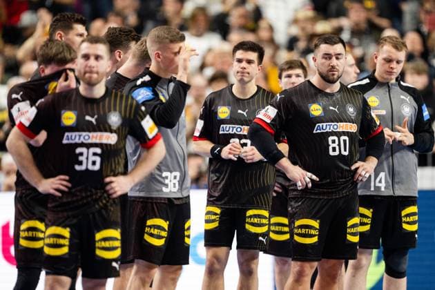 Bilder des Jahres 2024, Sport 01 Januar Sport Themen der Woche KW04 Sport Bilder des Tages 240126 Players of Germany look dejected after the EHF European Handball Championship semifinal match between Germany and Denmark on January 26, 2024 in Cologne. Photo: Ludvig Thunman BILDBYRAN kod LT LT0596 handball handboll handball handbolls-em 2024 semifinal semifinals tyskland danmark denmark ehf european handball championship germany 16 bbeng depp Copyright: LUDVIGxTHUNMAN BB240126LT238