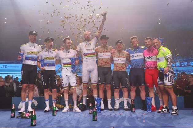 Bilder des Jahres 2024, Sport 01 Januar Sport Themen der Woche KW04 Sport Bilder des Tages DEU, 111. Berliner 6-Tagerennen, 28.01.2024, Velodrom, Berlin, DEU, 111. Berliner 6-Tagerennen, im Bild Siegerehrung, JAN-WILLEM VAN SCHIP (NED), YOERI HAVIK (NED), ALAN BANASZEK (POL), WOJCIECH PSZCZOLARSKI (POL), MORITZ AUGENSTEIN (GER), MORITZ MALCHAREK (GER), STEFAN BOETTICHER (GER), MATEUSZ RUDYK (POL), ROY VAN DEN BERG (NED) Foto: Juergen Engler nordphoto GmbH