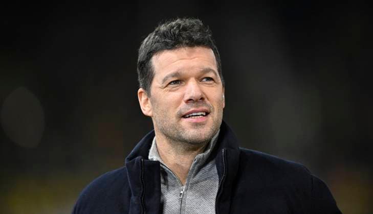 vor Spielbeginn: TV-Experte Michael Ballack DAZN 1. FC Heidenheim 1846 FCH vs Borussia Dortmund BVB 02.02.2024 DFL REGULATIONS PROHIBIT ANY USE OF PHOTOGRAPHS AS IMAGE SEQUENCES AND OR QUASI-VIDEO 1. FC Heidenheim 1846 FCH vs Borussia Dortmund BVB