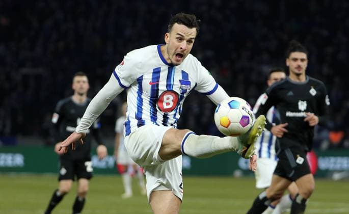 Bilder des Jahres 2024, Sport 02 Feburar Sport Themen der Woche KW05 Haris Tabakovic Aktion Oberkörper Fußball Fussball DFL 2.Bundesliga Herren 20.Spieltag Saison 2023 2024 03.02.2024 Hertha BSC Berlin vs. Hamburger SV HSV DFL regulations prohibit any use of photographs as image sequences and or quasi-video