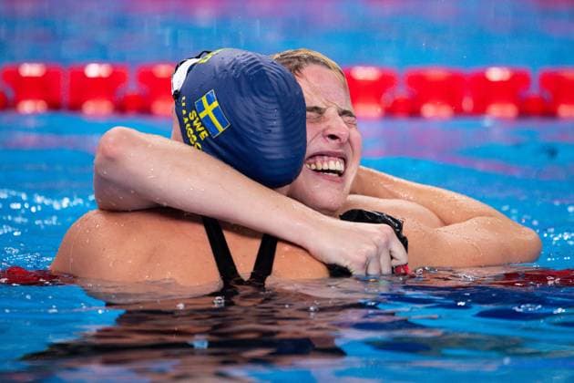 Bilder des Jahres 2024, Sport 02 Feburar Sport Themen der Woche KW07 240212 Angelina Kohler of Germany and Louise Hansson of Sweden celebrate after competing in women?s 100 meter butterfly swimming final during day 11 of the World Aquatics Championships 2024 on February 12, 2024 in Doha. Photo: Maxim ThorÃ BILDBYRAN kod MT MT0530 simning swimming svomming world aquatics championships 2024 sim-vm vm dag 11 bbeng jubel sverige Copyright: MAXIMxTHORE BB240212MT049
