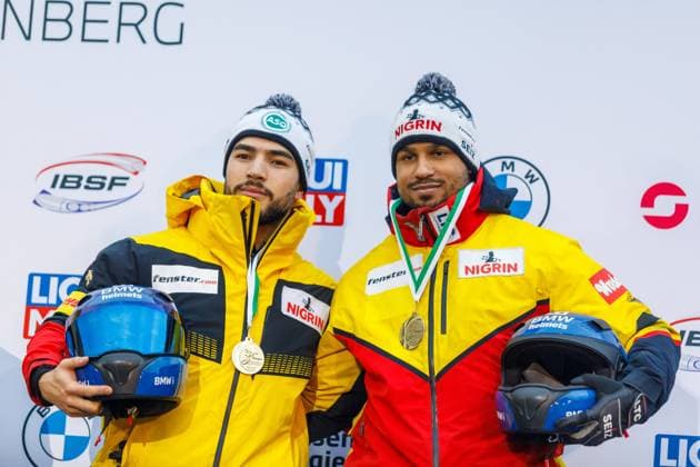 Bilder des Jahres 2024, Sport 02 Feburar Sport Themen der Woche KW07 Sport Bilder des Tages Bob-Weltcup Altenberg 2024 - Zweierbob Maenner - Adam Ammour Costa Laurenz DEU Deutschland Sachsen Altenberg, 17.02.2024, BMW IBSF Weltcup Bob in Altenberg, SachsenEnergie-Eiskanal, Zweierbob Herren, Sieger Adam Ammour und Costa Laurenz (GER) bei der Siegerehrung.