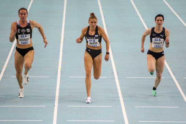 Bilder des Jahres 2024, Sport 02 Feburar Sport Themen der Woche KW07 Leichtathletik Deutsche Meisterschaft 2024 Rebekka Haase (Sprintteam Wetzlar, mitte) - 60 Meter Sprint Vom 16. Februar bis 18. Februar 2024 findet in der QUARTERBACK Immobilien ARENA in Leipzig die 71. Deutsche Leichtathletik-Hallenmeisterschaften statt. Seit 2003 wurden in der Arena Leipzig bereits zehnmal die Deutschen Hallenmeister ermittelt. Leipzig Sachsen Deutschland Copyright: xEHLxMedia BjörnxStachx 240217_hallen-dm-leipzig-60m-damen_3