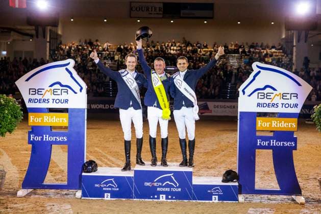 Bilder des Jahres 2024, Sport 02 Feburar Sport Themen der Woche KW07 NEUMÜNSTER - VR Classics 2024, NEUMÜNSTER - VR Classics 2024 STUEHLMEYER Patrick (GER), DREHER Hans-Dieter (GER), VIEHWEG Michael (GER) Siegerehrung Prize giving ceremony Großer Preis der Volksbanken Raiffeisenbanken BEMER Riders Tour Wertungsprüfung Finale Internationale Weltranglisten - Springprüfung Kl. S