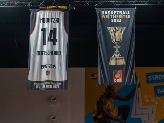 Bilder des Jahres 2024, Sport 02 Feburar Sport Themen der Woche KW08 Sport Bilder des Tages Dirk Nowitzky, GER, Deutschland vs. Montenegro, Länderspiel, A-Herren Nationalmannschaft, Basketball, DBB, Qualifikation, FIBA EuroBaskets 2025, 22.02.2024, GER, Deutschland vs. Montenegro, Länderspiel, A-Herren Nationalmannschaft, Basketball, DBB, Qualifikation, FIBA EuroBaskets 2025, 22.02.2024 Ludwigsburg Copyright: xEibner-Pressefoto SaschaxWaltherx EP_EER