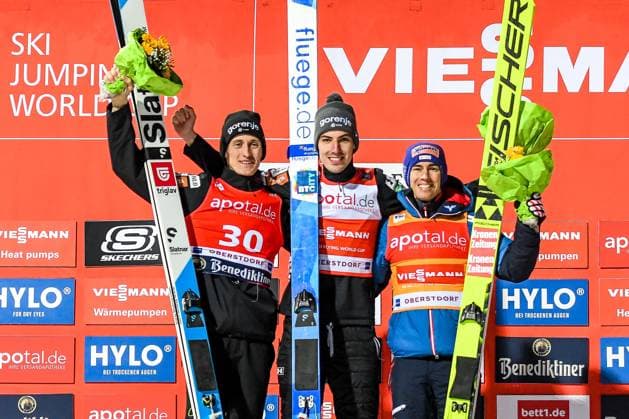 Bilder des Jahres 2024, Sport 02 Feburar Sport Themen der Woche KW08 Sport Bilder des Tages GER, FIS Skiflug Weltcup in Oberstdorf 24.02.2024, Heini-Klopfer-Skiflugschanze, Oberstdorf, GER, FIS Skiflug Weltcup in Oberstdorf, Siegerehrung im Bild Peter Prevc (SLO, 30), Timi Zajc (SLO, 22), Stefan Kraft (AUT, 40)
