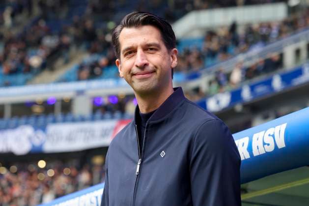 Sportvorstand Jonas Boldt (Hamburger SV) lacht, 2. Bundesliga, Hamburger SV vs SV Elversberg, Volksparkstadion, 25.02.2024, Hamburg, Deutschland.