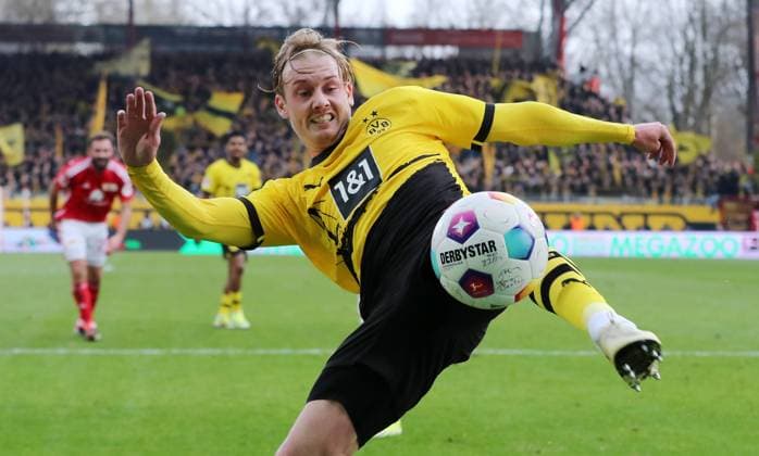 Sport Bilder des Tages Julian Brandt Aktion Oberkörper Fußball Fussball Bundesliga Herren DFL 24. Spieltag Saison 2023 2024 02.03.2024 1.FC Union Berlin FCU vs. BVB Borussia Dortmund DFL regulations prohibit any use of photographs as image sequences and or quasi-video.
