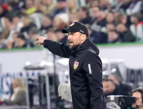 Trainer Sebastian Hoeness (VfB Stuttgart) Fussball, Herren, Saison 2023 2024 1.Liga, VfL Wolfsburg gegen VfB Stuttgart DFL REGULATIONS PROHIBIT ANY USE OF PHOTOGRAPHS AS IMAGE SEQUENCES AND OR QUASI-VIDEO.