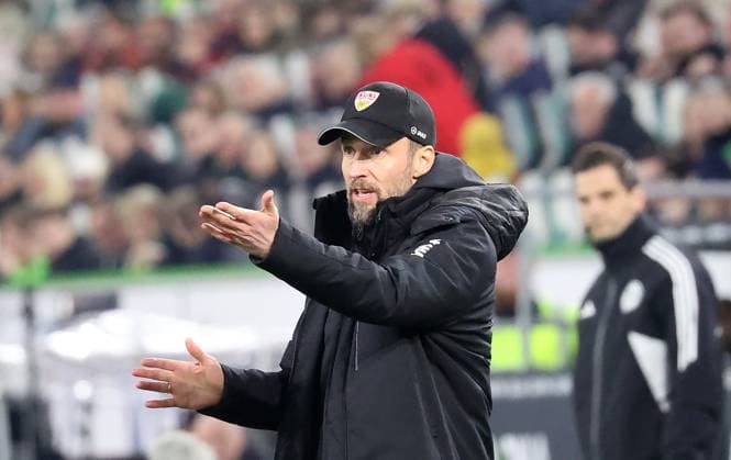 Trainer Sebastian Hoeness (VfB Stuttgart) Fussball, Herren, Saison 2023 2024 1.Liga, VfL Wolfsburg gegen VfB Stuttgart DFL REGULATIONS PROHIBIT ANY USE OF PHOTOGRAPHS AS IMAGE SEQUENCES AND OR QUASI-VIDEO.