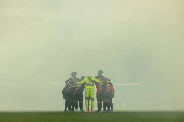 Bilder des Jahres 2024, Sport 03 März Sport Themen der Woche KW13 FC Basel - FC Zürich - Credit Suisse Super League 2023 24, 29. Spieltag: Team Basel im Rauch Nebel Copyright: xPhilippxKresnikx