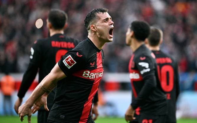 Bilder des Jahres 2024, Sport 03 März Sport Themen der Woche KW13 Fussball, Bundesliga, Deutschland, Herren, Saison 2023 2024, 27. Spieltag, BayArena Leverkusen, Bayer Leverkusen - TSG Hoffenheim 2:1; Jubel Granit Xhaka (LEV) nach dem Tor zum 2:1 durch Patrik Schick (LEV). Jubel, Freude, Aktion. DFB DFL REGULATIONS PROHIBIT ANY USE OF PHOTOGRAPHS AS IMAGE SEQUENCES AND OR QUASI-VIDEO