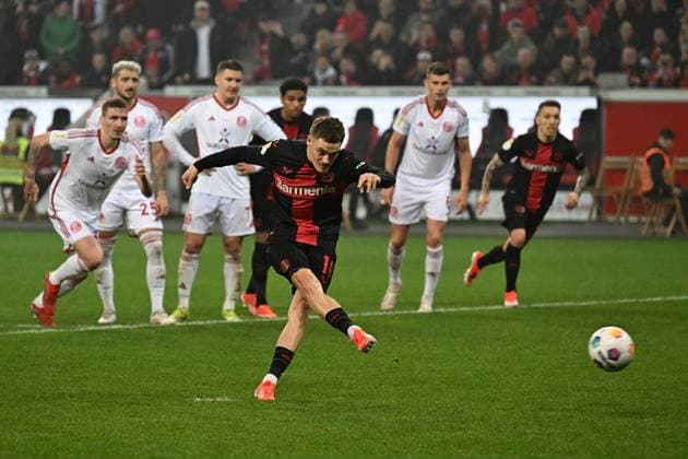Bilder des Jahres 2024, Sport 04 April Sport Themen der Woche KW14 Sport Bilder des Tages 03.04.2024, xjhx, Fussball DFB Pokal 1 2 Finale, Bayer 04 Leverkusen - Fortuna Düsseldorf emspor, v.l. Florian Wirtz (Bayer Leverkusen) erzielt das Tor zum scores the goal 4:0 Handelfmeter (DFL DFB REGULATIONS PROHIBIT ANY USE OF PHOTOGRAPHS as IMAGE SEQUENCES and or QUASI-VIDEO) Leverkusen
