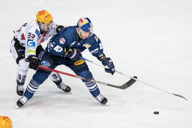 Bilder des Jahres 2024, Sport 04 April Sport Themen der Woche KW14 Sport Bilder des Tages Nicolas Appendino 32 (Fischtown Pinguins Bremerhaven), Yasin Ehlitz 42 (EHC Red Bull Muenchen), EHC Red Bull Muenchen vs. Fischtown Pinguins Bremerhaven, PENNY DEL, Halbfinale, Spiel 2, 03.04.2024 Muenchen Bayern Deutschland