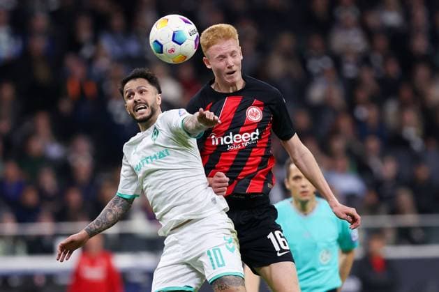 Frankfurt, 05.04.2024 xjfx 1.BL Eintracht Frankfurt - SV Werder Bremen v.l., Leonardo Bittencourt (SV Werder Bremen), Hugo Larsson (Eintracht Frankfurt), Kopfball, Kopfballduell (DFL DFB REGULATIONS PROHIBIT ANY USE OF PHOTOGRAPHS as IMAGE SEQUENCES and or QUASI-VIDEO) Copyright: JoaquimxFerreira