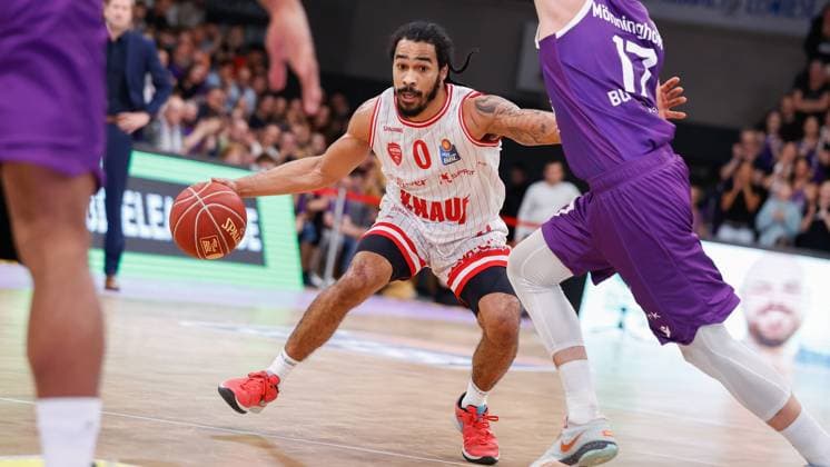 Bilder des Jahres 2024, Sport 04 April Sport Themen der Woche KW14 Sport Bilder des Tages Im Bild: Otis Livingston II (Wuerzburg Baskets, 0) 06.04.2024, BG Goettingen vs. Wuerzburg Baskets, easyCredit BBL, 27. Spieltag, Deutschland, Goettingen, Sparkassen-Arena Goettingen, Copyright: HMBxMedia xJulienxBecker