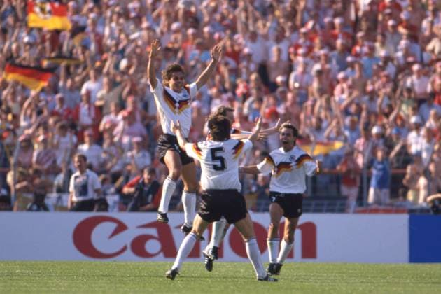 Olaf THON (GER) jubelt nach seinem Tor zum 2:0, Jubel, jubeln, Freude, cheers, Deutschland (GER) - Daenemark (DEN) 2:0 Fussball EM EURO 1988 in Deutschland, 14.06.1988 im Parkstadion Gelsenkirchen, Â