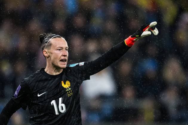 240409 Goalkeeper Pauline Peyraud-Magnin of France during the UEFA Women s EURO Qualifier, EM, Europameisterschaft football match between Sweden and France on April 9, 2024 in Gothenburg. Photo: Mathias Bergeld BILDBYRAN kod MB MB0902 fotboll football soccer fotball em-kval kval uefa womens euro qualifier qualifier sverige sweden frankrike dam bbeng women kvinner france bbauto Copyright: MATHIASxBERGELD BB240409MB069