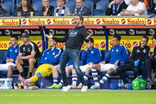 Fussball: 3. Liga, Saison 2023 2024, 33. Spieltag, MSV Duisburg - SV Waldhof Mannheim am 12.04.2024 in der Schauinsland-Reisen-Arena in Duisburg. Boris Schommers (MSV Duisburg, Trainer) ist an der Seitenlinie angespannt. Wichtiger Hinweis: Gemaess den Vorgaben der DFL Deutsche Fussball Liga bzw. des DFB Deutscher Fussball-Bund ist es untersagt, in dem Stadion und oder vom Spiel angefertigte Fotoaufnahmen in Form von Sequenzbildern und oder videoaehnlichen Fotostrecken zu verwerten bzw. verwerten zu lassen. Foto: Kirchner-Media TH Copyright: xKirchner-Media THx