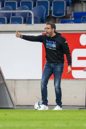 Fussball: 3. Liga, Saison 2023 2024, 33. Spieltag, MSV Duisburg - SV Waldhof Mannheim am 12.04.2024 in der Schauinsland-Reisen-Arena in Duisburg. Auch Boris Schommers (MSV Duisburg, Trainer) merkt man an, dass es um viel geht. Wichtiger Hinweis: Gemaess den Vorgaben der DFL Deutsche Fussball Liga bzw. des DFB Deutscher Fussball-Bund ist es untersagt, in dem Stadion und oder vom Spiel angefertigte Fotoaufnahmen in Form von Sequenzbildern und oder videoaehnlichen Fotostrecken zu verwerten bzw. verwerten zu lassen. Foto: Kirchner-Media TH Copyright: xKirchner-Media THx