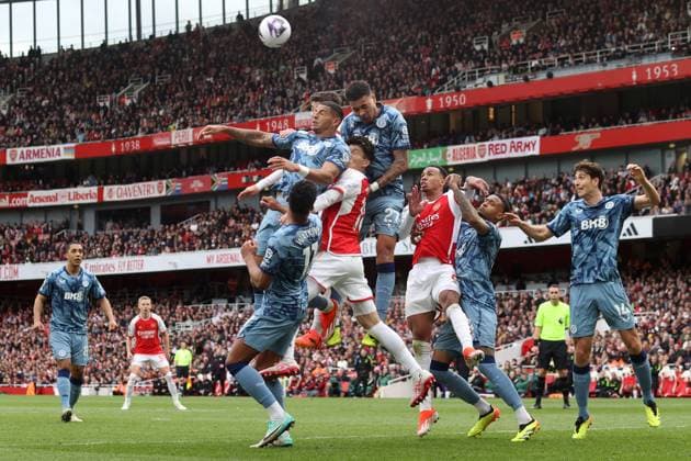 Bilder des Jahres 2024, Sport 04 April Sport Themen der Woche KW15 Sport Bilder des Tages Arsenal FC v Aston Villa 14 April 2024 London - Premier League Football - Arsenal v Aston Villa - Morgan Rogers of Aston Villa jumps highest to defend a corner kick at the Emirates Stadium - (Photo by Mark Leech). London UK Copyright: xMarkxLeechxOffside