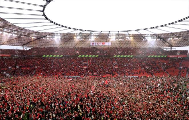 Bilder des Jahres 2024, Sport 04 April Sport Themen der Woche KW15 Sport Bilder des Tages FANS Team Bayer 04 Leverkusen stuermen den Platz in der 89 Spiel Minute DFL Bundesliga Saison 2023 - 2024 Bundesliga Spiel Bayer 04 Leverkusen - Werder Bremen Bayer Leverkusen Deutscher Fussballmeister 2024 am 14.04. 2024 in Leverkusen DFL REGULATIONS PROHIBIT ANY USE OF PHOTOGRAPHS as IMAGE SEQUENCES and or QUASI-VIDEO Copyright: xLacixPerenyix