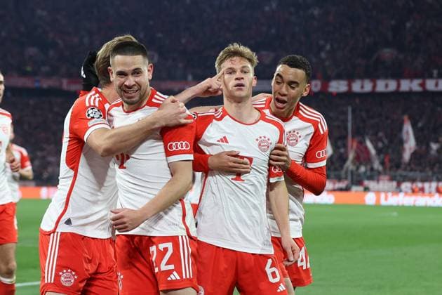 Bilder des Jahres 2024, Sport 04 April Sport Themen der Woche KW16 Sport Bilder des Tages die Mannschaft freut sich ueber das Tor von Joshua Kimmich 6 (FC Bayern Muenchen) zum 1:0, Harry Kane 9 (FC Bayern Muenchen), Jamal Musiala 42 (FC Bayern Muenchen), Raphael Guerreiro 22 (FC Bayern Muenchen), FC Bayern Muenchen vs. FC Arsenal, Champions League, Fussball, Viertelfinale, Rueckspiel, 17.04.2024 Muenchen Bayern Deutschland