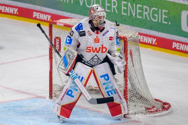 Kristers Gudlevskis (Fischtown Pinguins Bremerhaven, 30), Freisteller, Playoffs, Finalspiel 2, Eisbaeren Berlin vs Fischtown Pinguins Bremerhaven, Playoffs, DEL, Eishockey, Uber Arena, 19.04. 2024, Copyright: HMBxMedia UwexKoch