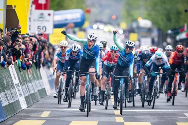 Bilder des Jahres 2024, Sport 04 April Sport Themen der Woche KW17 Sport Bilder des Tages GODON Dorian, VENDRAME Andrea: Tour de Romandie 1. Stage GODON Dorian ( FRA ) Winner - First Place - VENDRAME Andrea ( ITA ) - Second Place - DECATHLON AG2R LA MONDIALE TEAM ( DAT ) - FRA Querformat - quer - horizontal - Landscape - Event Veranstaltung: Tour de Romandie - Elite Men 1. Stage - Category Kategorie: Cycling - Road cycling, Rad, Radsport, Strasse - Cycling Tour - Elite Men - 2.UWT - Location Ort: Europe Switzerland - Start: ChÃ¢teau dÂ Oex - Finish: Fribourg - Discipline: Road Race ( RR ) - Cycling Tour - Distance: 165,7 km - Date Datum: 24.04.2024 Wednesday -