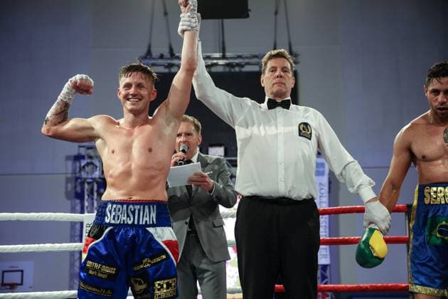 Bilder des Jahres 2024, Sport 04 April Sport Themen der Woche KW17 Sport Bilder des Tages Boxen: SLC Events, Hansestadt Hamburg schlägt zu!, Hamburg, 27.04.2024 Sebastian Formella (GER) - Sergio Dos Santos (BRA)