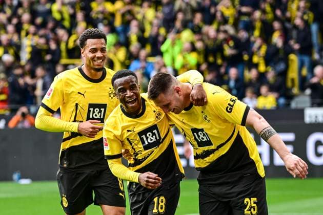 Bilder des Jahres 2024, Sport 05 Mai Sport Themen der Woche KW18 Torjubel zum 3:0 durch Youssoufa Moukoko 18 (Borussia Dortmund), Borussia Dortmund vs. FC Augsburg, Fussball, 1. Bundesliga, 32. Spieltag, 04.05.2024 DFB regulations prohibit any use of photographs as image sequences and or quasi-video Dortmund Nordrhein-Westfalen Deutschland