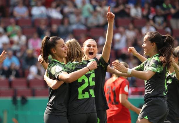 Bilder des Jahres 2024, Sport 05 Mai Sport Themen der Woche KW19 Torjubel 0-1 Jule Brand (Wolfsburg, 2.v.r.), Frauen DFB Pokal Finale, FC Bayern München vs VfL Wolfsburg, Köln, Deutschland, 09.05.2024.