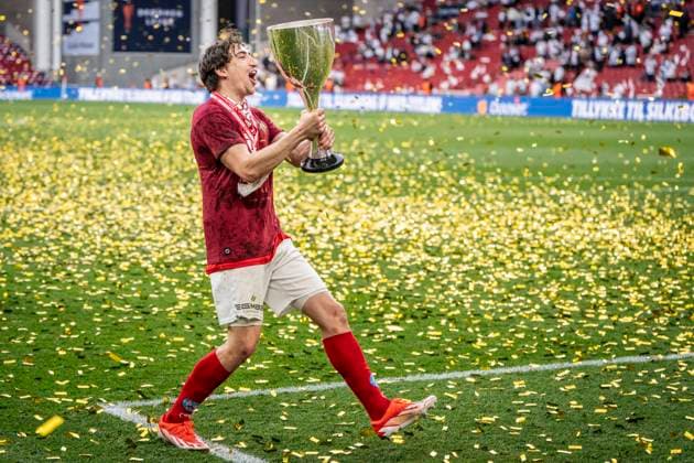 Bilder des Jahres 2024, Sport 05 Mai Sport Themen der Woche KW19 Sport Bilder des Tages Silkeborg IF s Alexander Lind after victory in the Oddset Cup Final between Silkeborg IF and AGF at Parken in Copenhagen, Thursday, May 9, 2024.. (Photo: Mads Claus Rasmussen Ritzau Scanpix) , Denmark Copyright: RitzauxScanpix MadsxClausxRasmussenx spdk20240509-200720-L